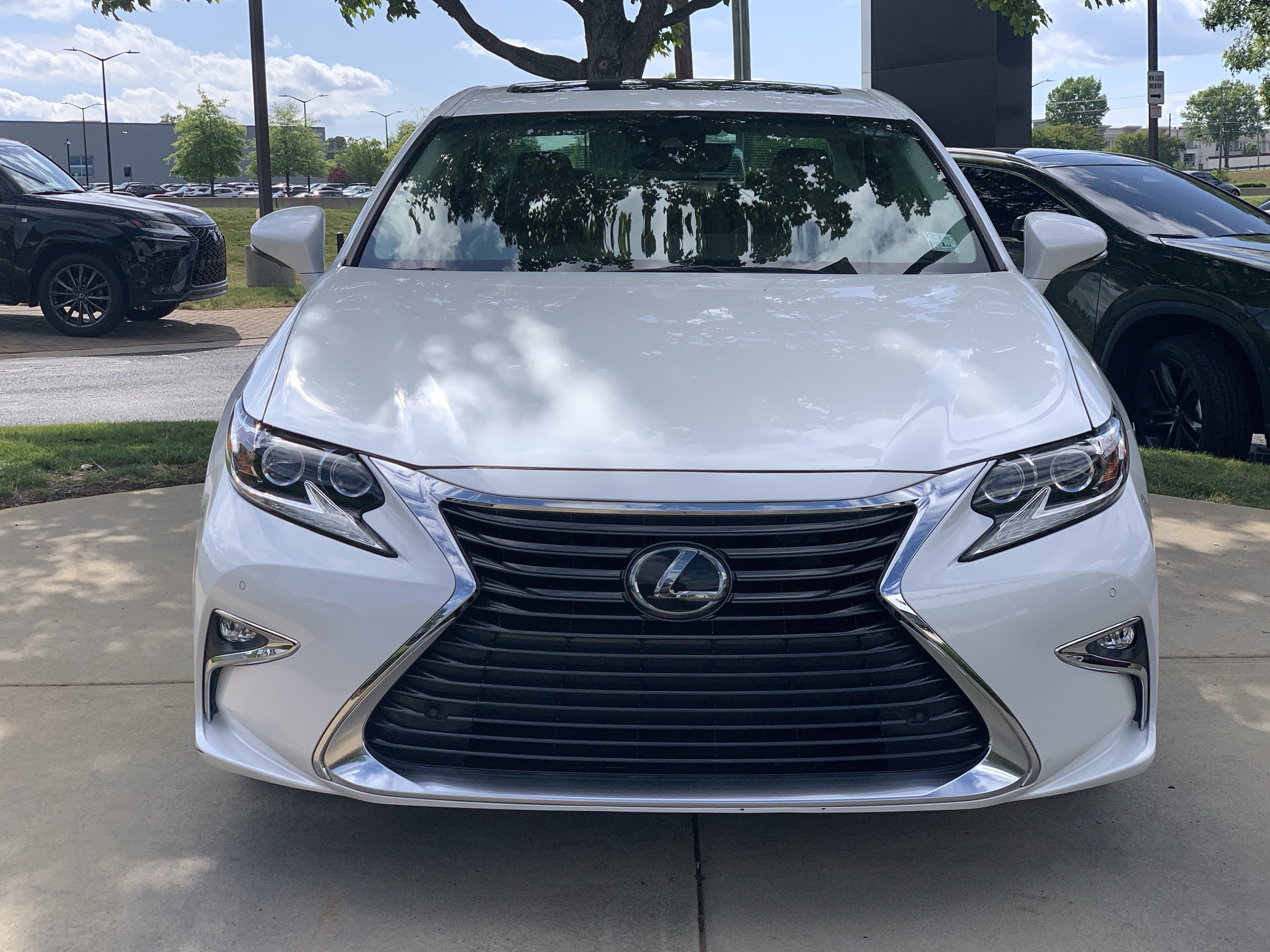 Used 2018 Lexus ES 350 w/ Luxury Package w/Wood Trim FWD image 3