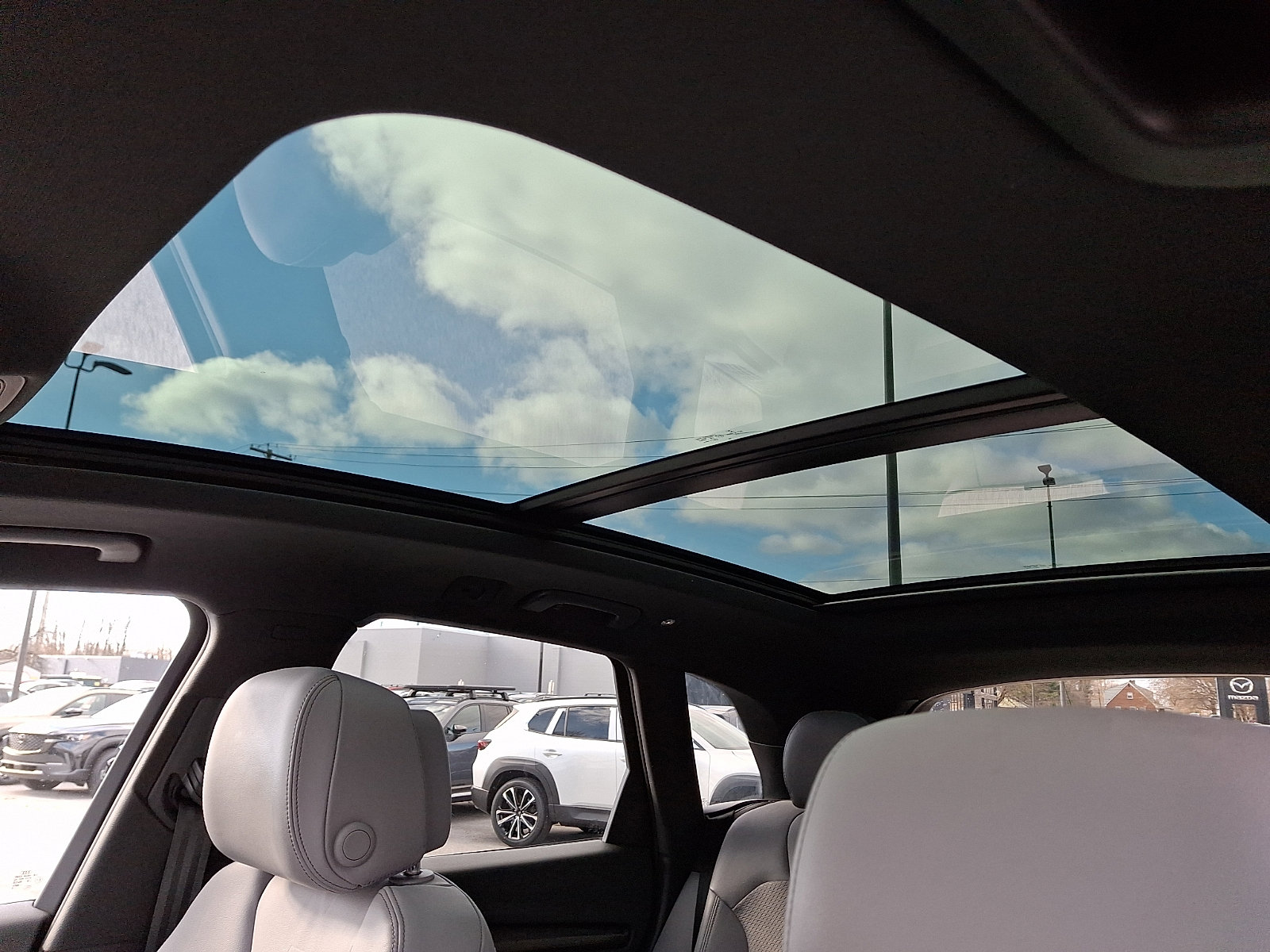 Used 2022 Audi SQ5 Premium Plus w/ Premium Plus Package image 15