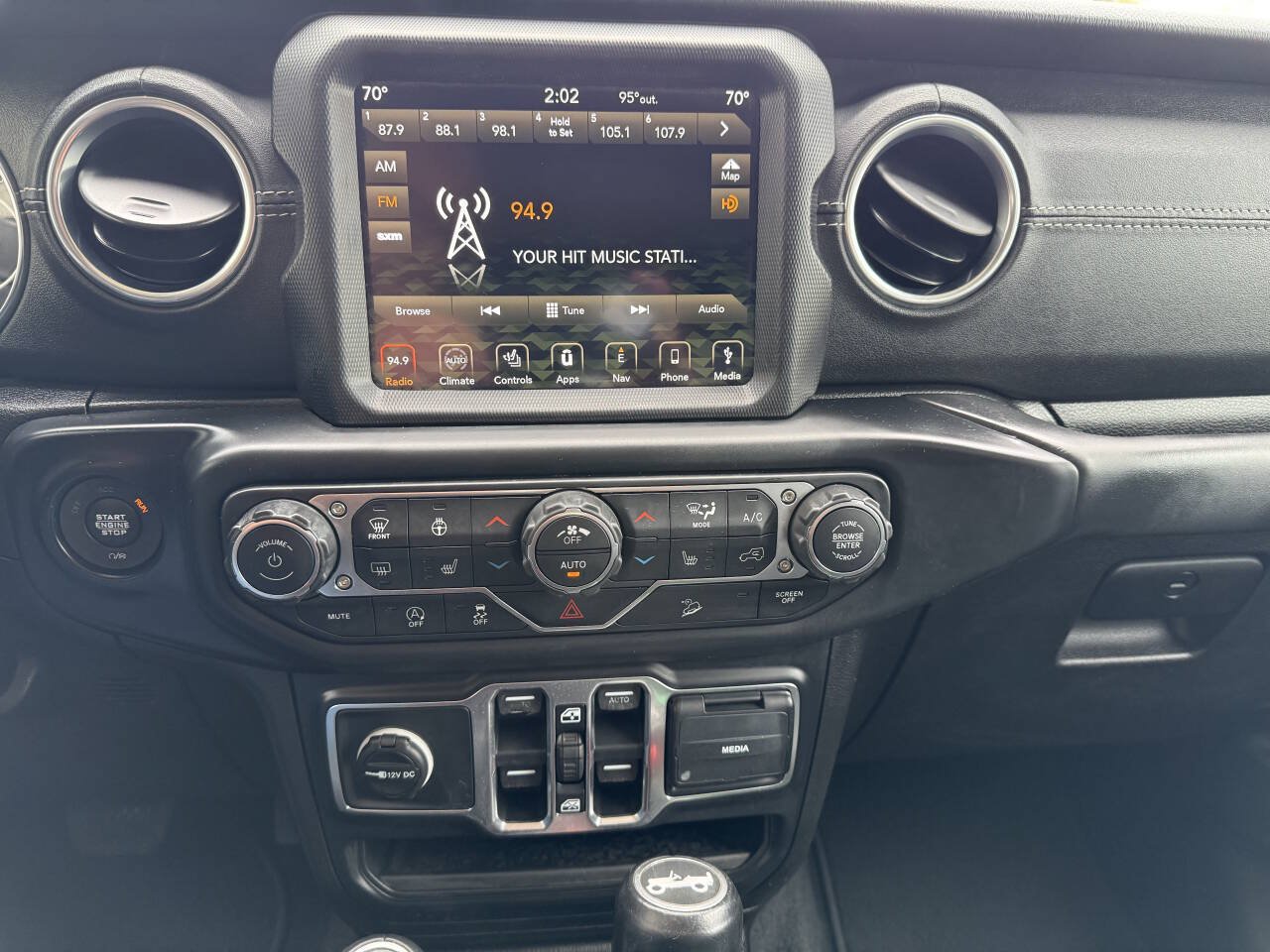 Used 2019 Jeep Wrangler Unlimited Sahara w/ Uconnect 4C Nav & Sound Group AWD/4WD image 8
