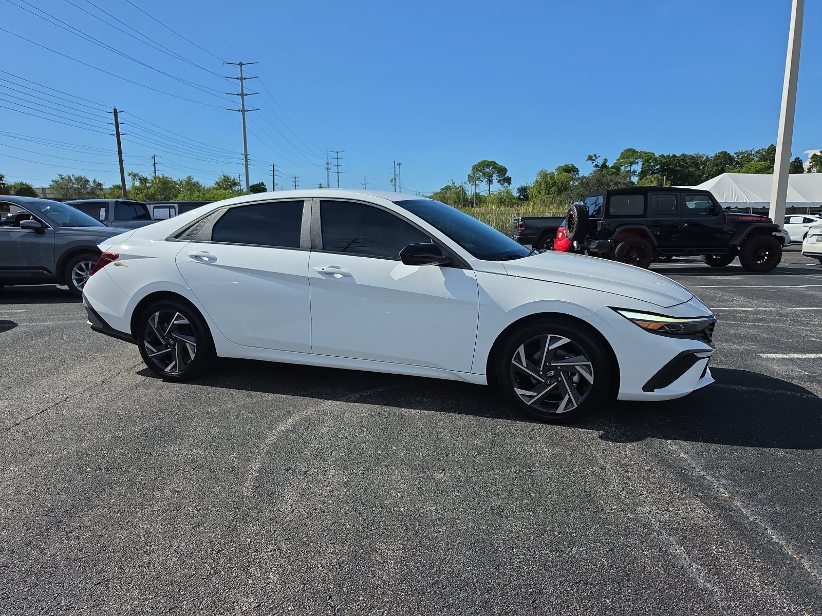Used 2025 Hyundai Elantra Sport FWD image 2