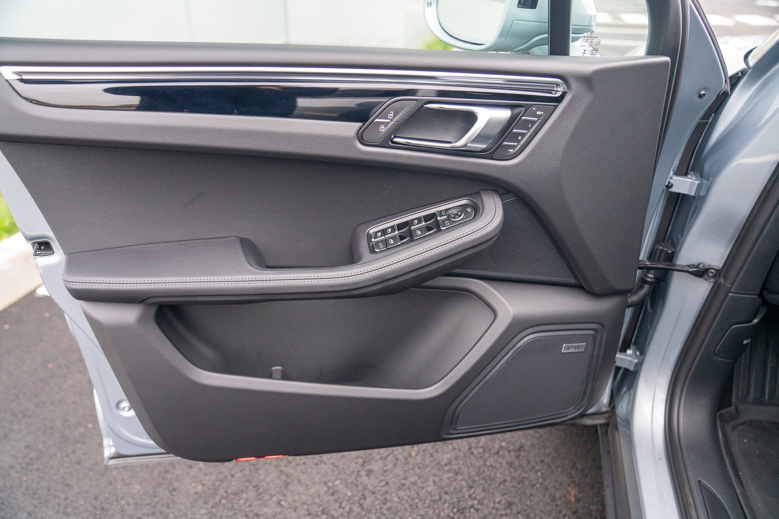 Certified 2026 Porsche Macan AWD/4WD image 10