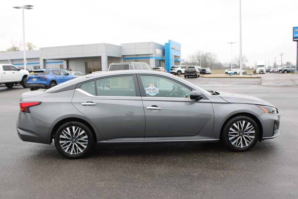 Used 2024 Nissan Altima 2.5 SV FWD image 11