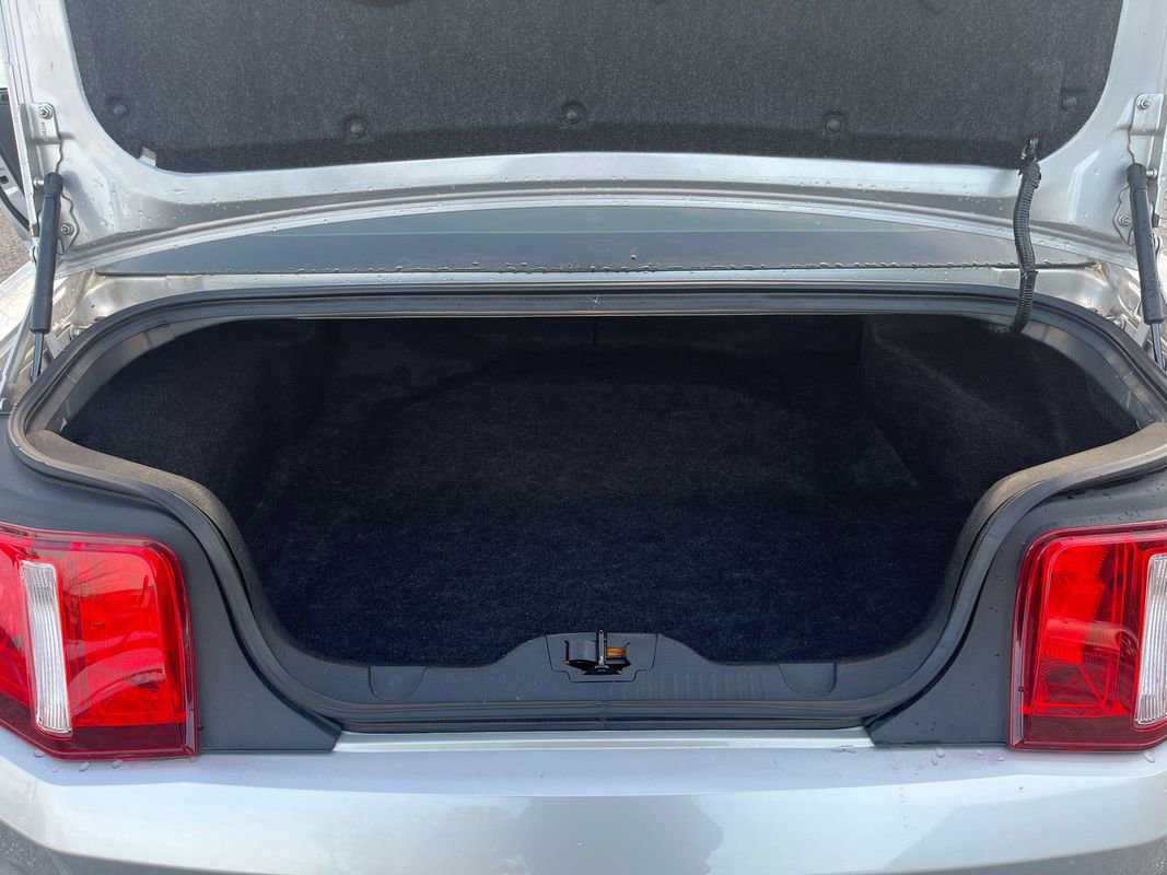 Used 2010 Ford Mustang GT Premium image 17