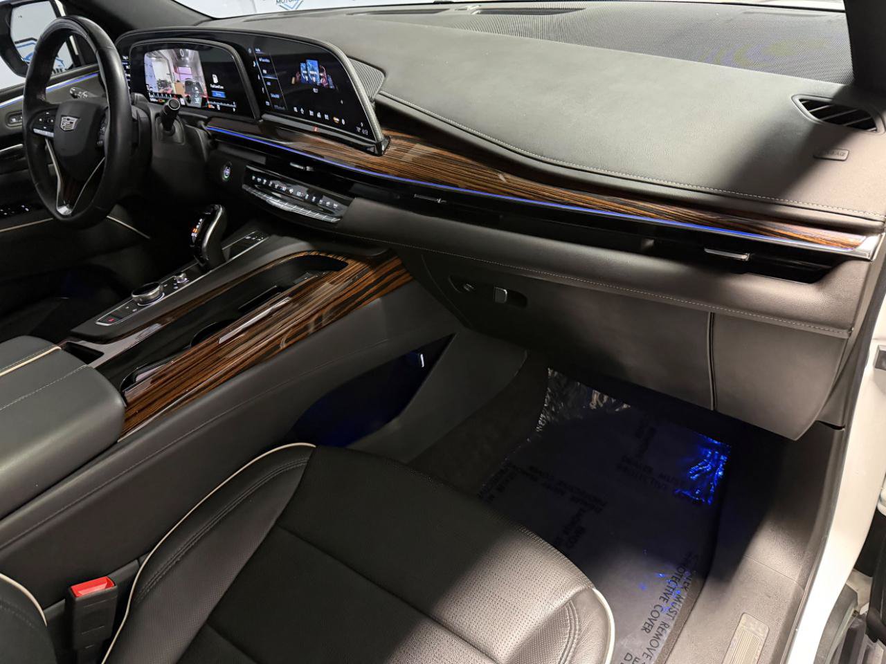 Used 2022 Cadillac Escalade Premium Luxury w/ Performance Package AWD/4WD image 29