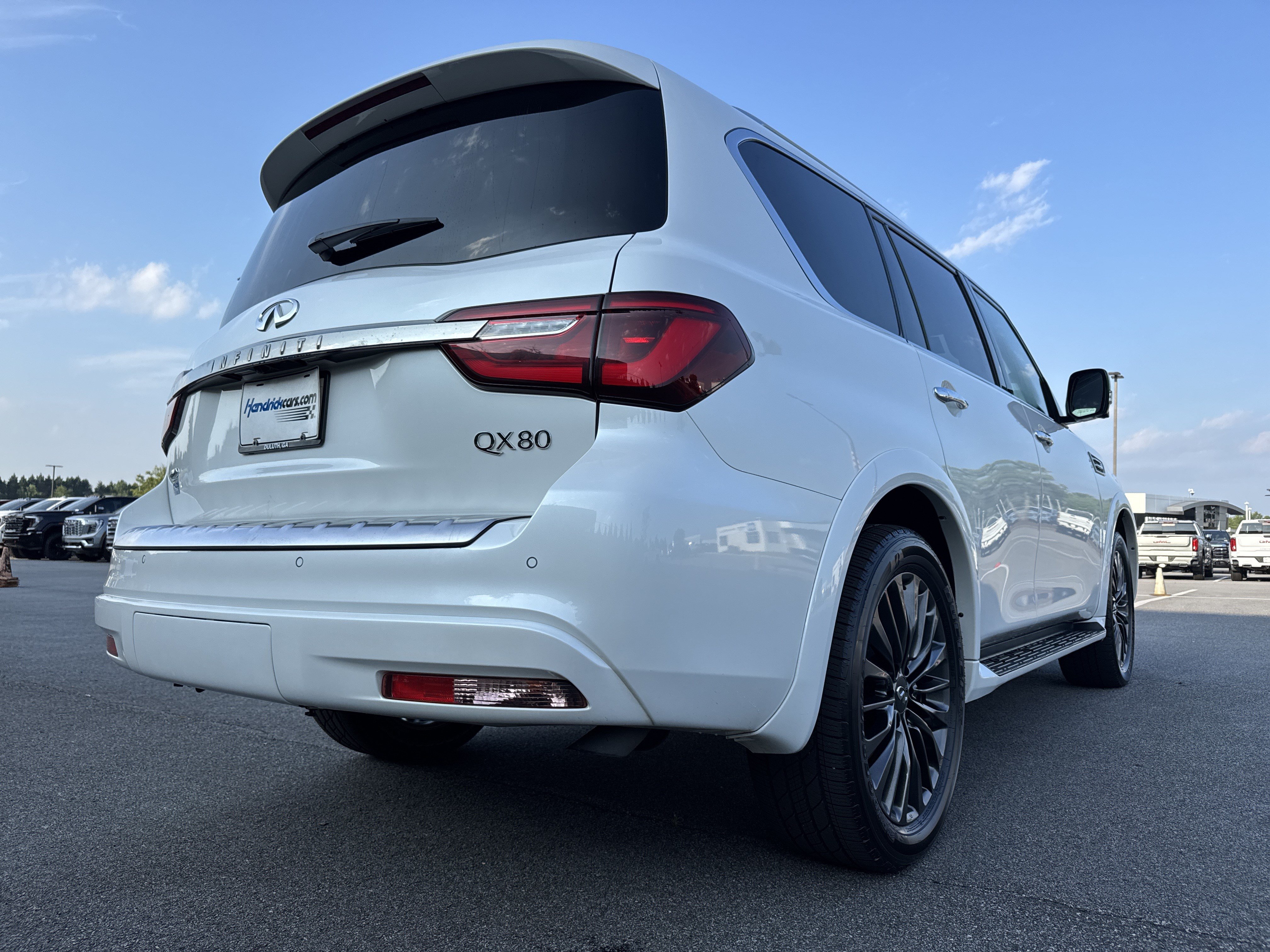 Used 2024 INFINITI QX80 Sensory AWD/4WD image 10