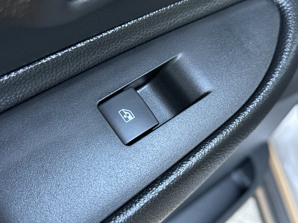 Certified 2022 Chevrolet Trax LT w/ LT Convenience Package image 30