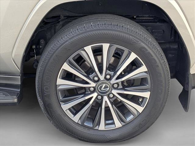 Used 2023 Lexus LX 600 4WD w/ Premium Package image 9