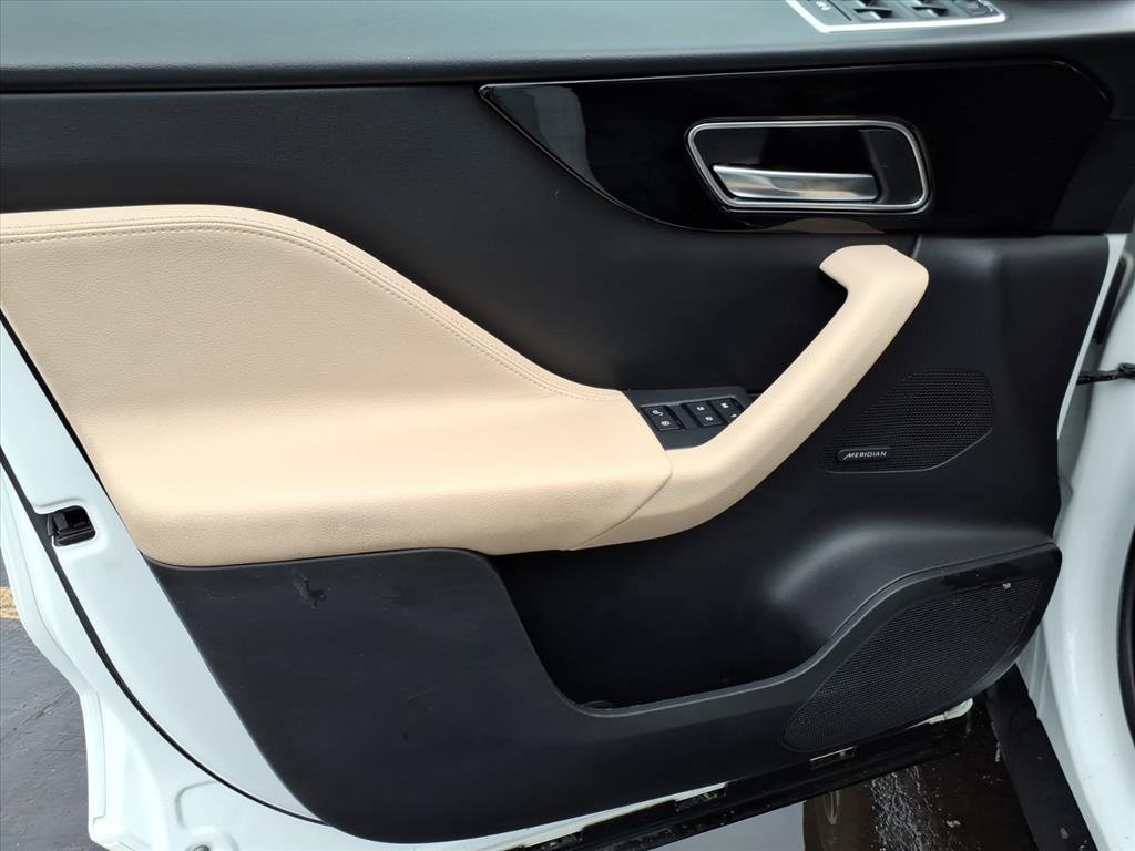 Used 2020 Jaguar F-PACE Premium image 13