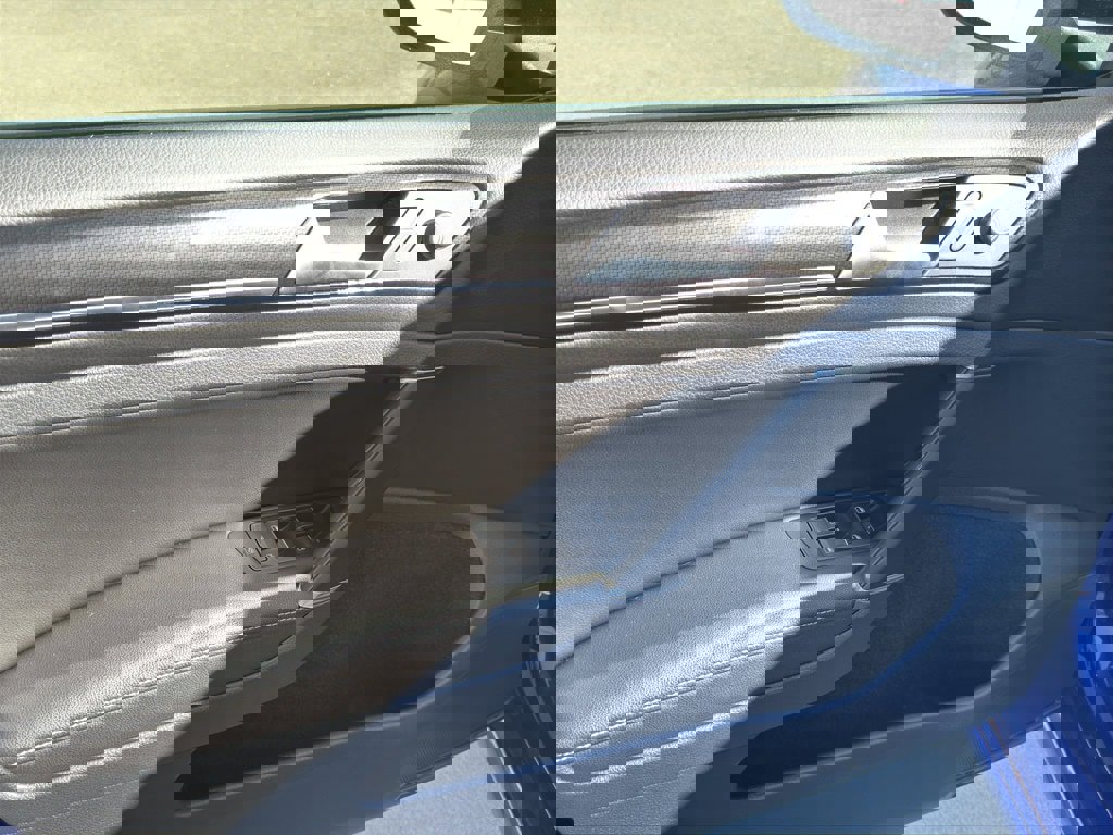 Used 2015 Volkswagen Golf R 4-Door image 22