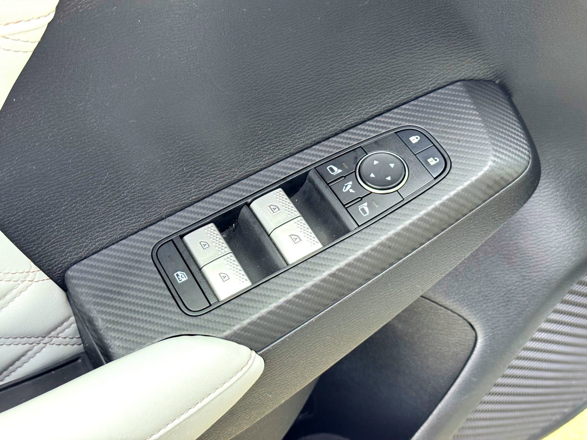 Used 2023 Mitsubishi Outlander SEL image 15