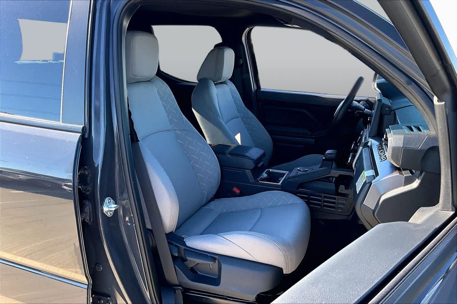 Used 2025 Toyota Tacoma SR5 RWD image 9