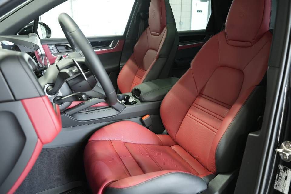 Certified 2025 Porsche Cayenne image 5