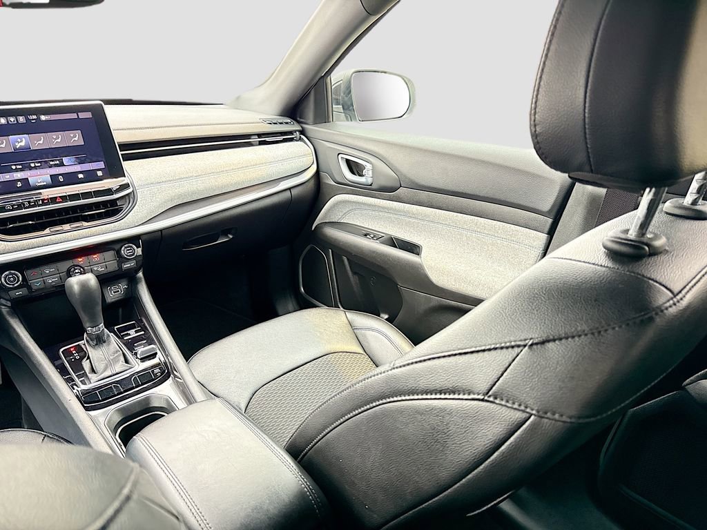 Used 2024 Jeep Compass Latitude image 22