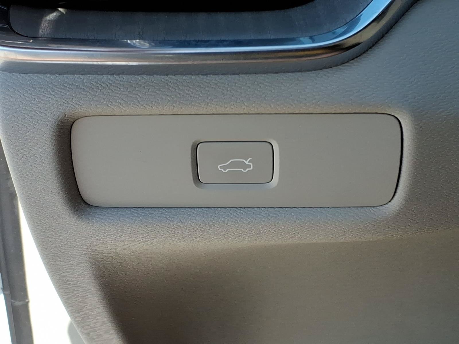 Certified 2024 Volvo S60 B5 Plus w/ Climate Package FWD image 17