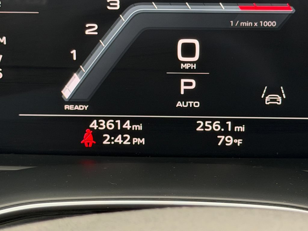 Used 2022 Audi Q8 Premium Plus AWD/4WD image 21