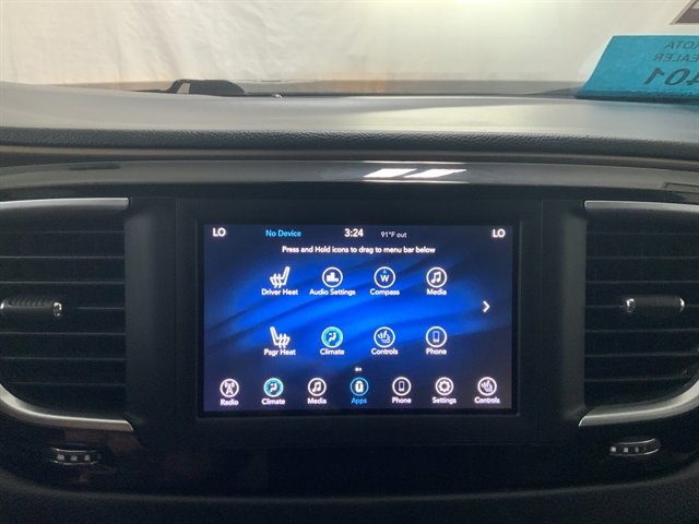 Used 2018 Chrysler Pacifica Touring-L image 24