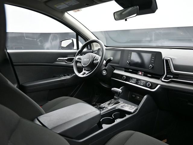 Used 2025 Kia Sportage LX image 30