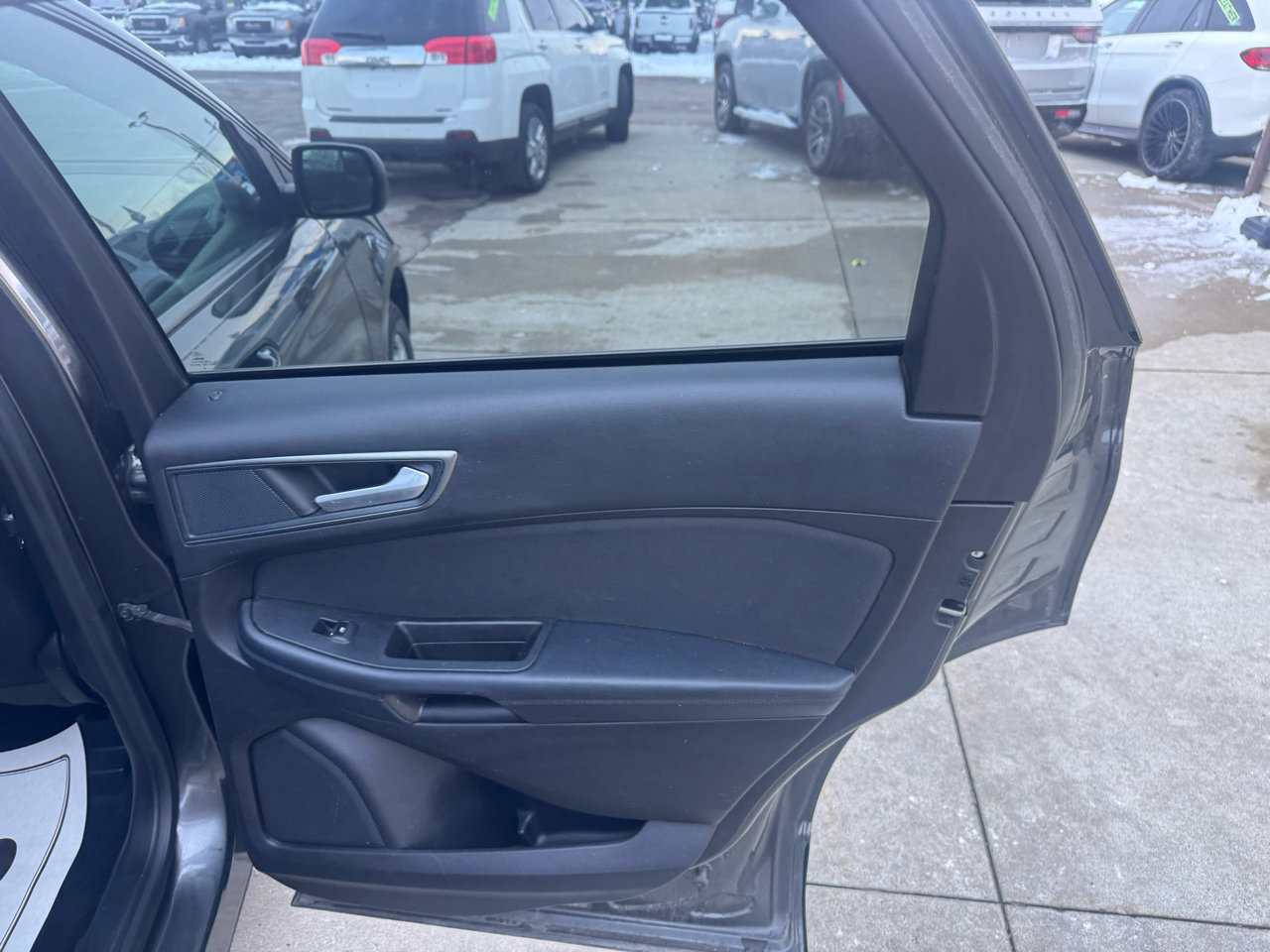 Used 2018 Ford Edge SE image 17