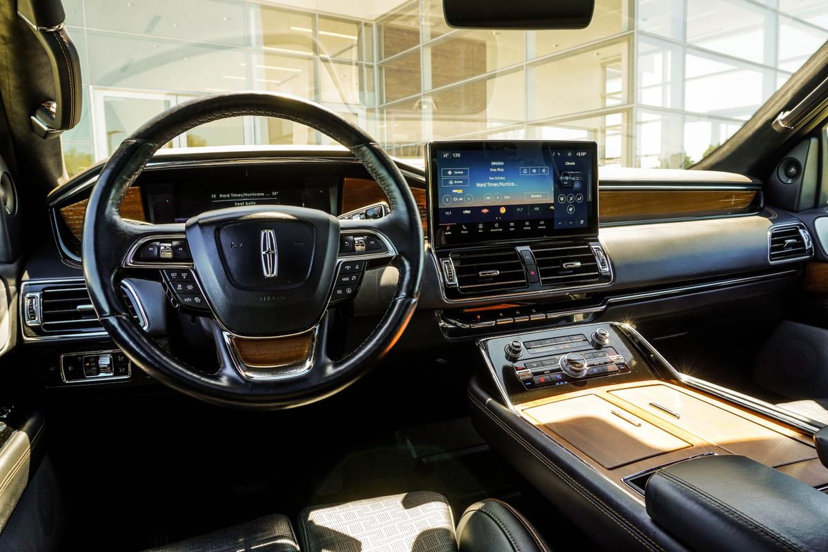 Used 2023 Lincoln Navigator L Black Label image 16