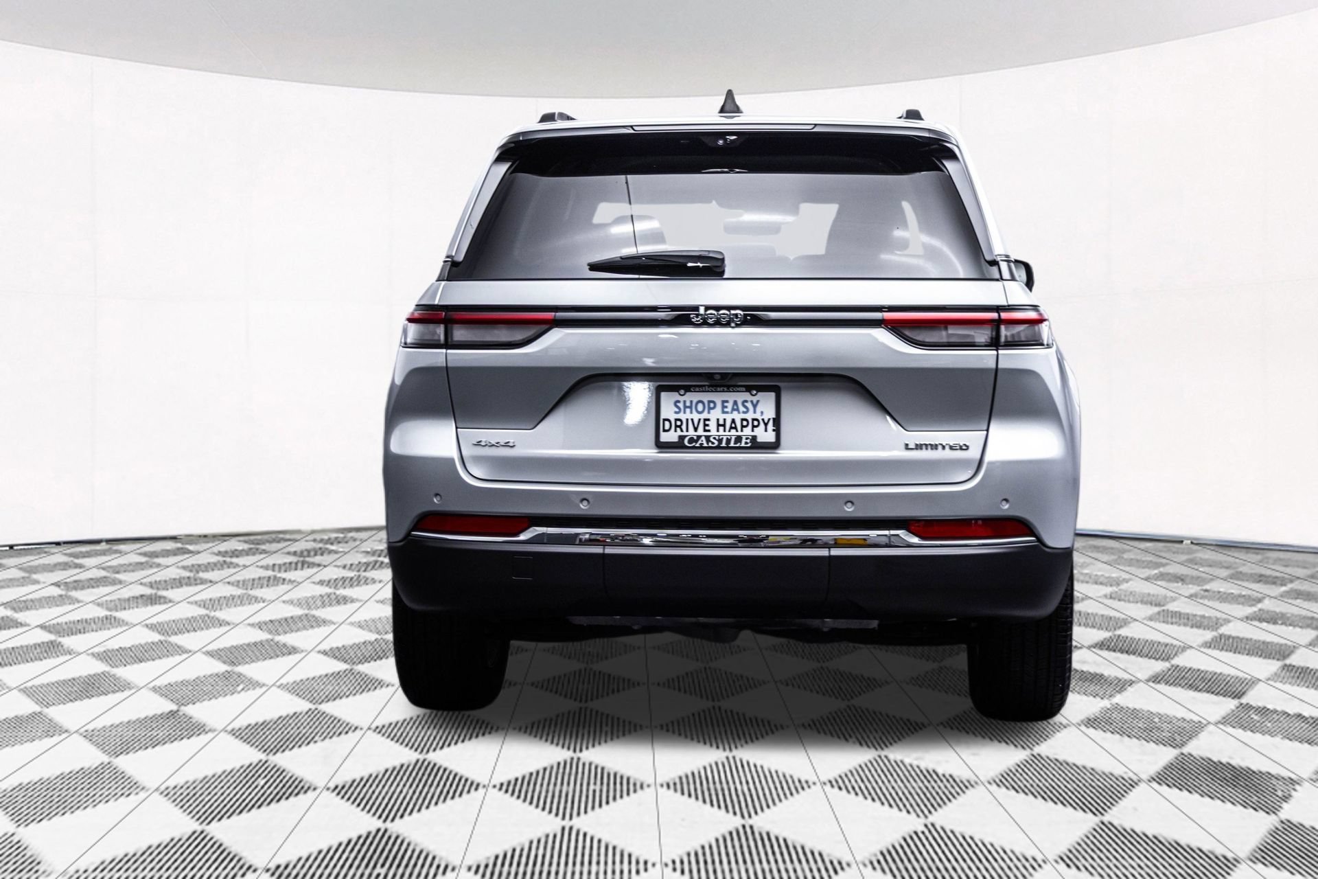 Used 2023 Jeep Grand Cherokee Limited w/ Luxury Tech Group II AWD/4WD image 9