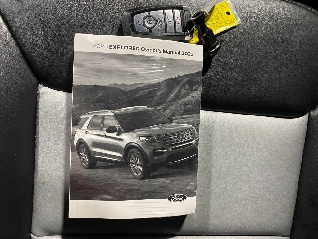 Used 2023 Ford Explorer XLT w/ Equipment Group 202A image 4