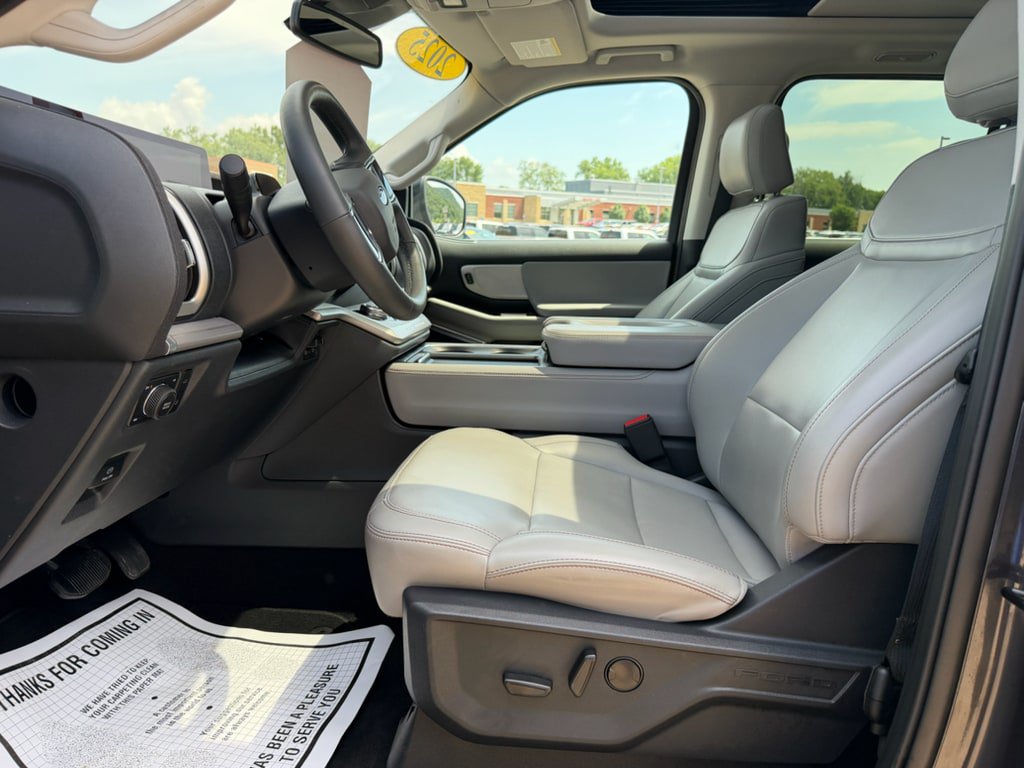 Used 2025 Ford Expedition Max Active AWD/4WD image 11