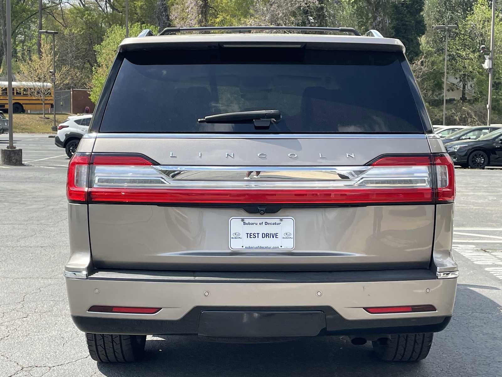 Used 2019 Lincoln Navigator Select image 4