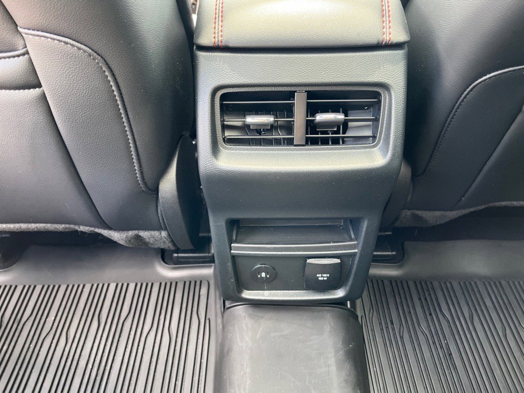 Used 2024 Ford Edge ST-Line w/ Cold Weather Package image 12