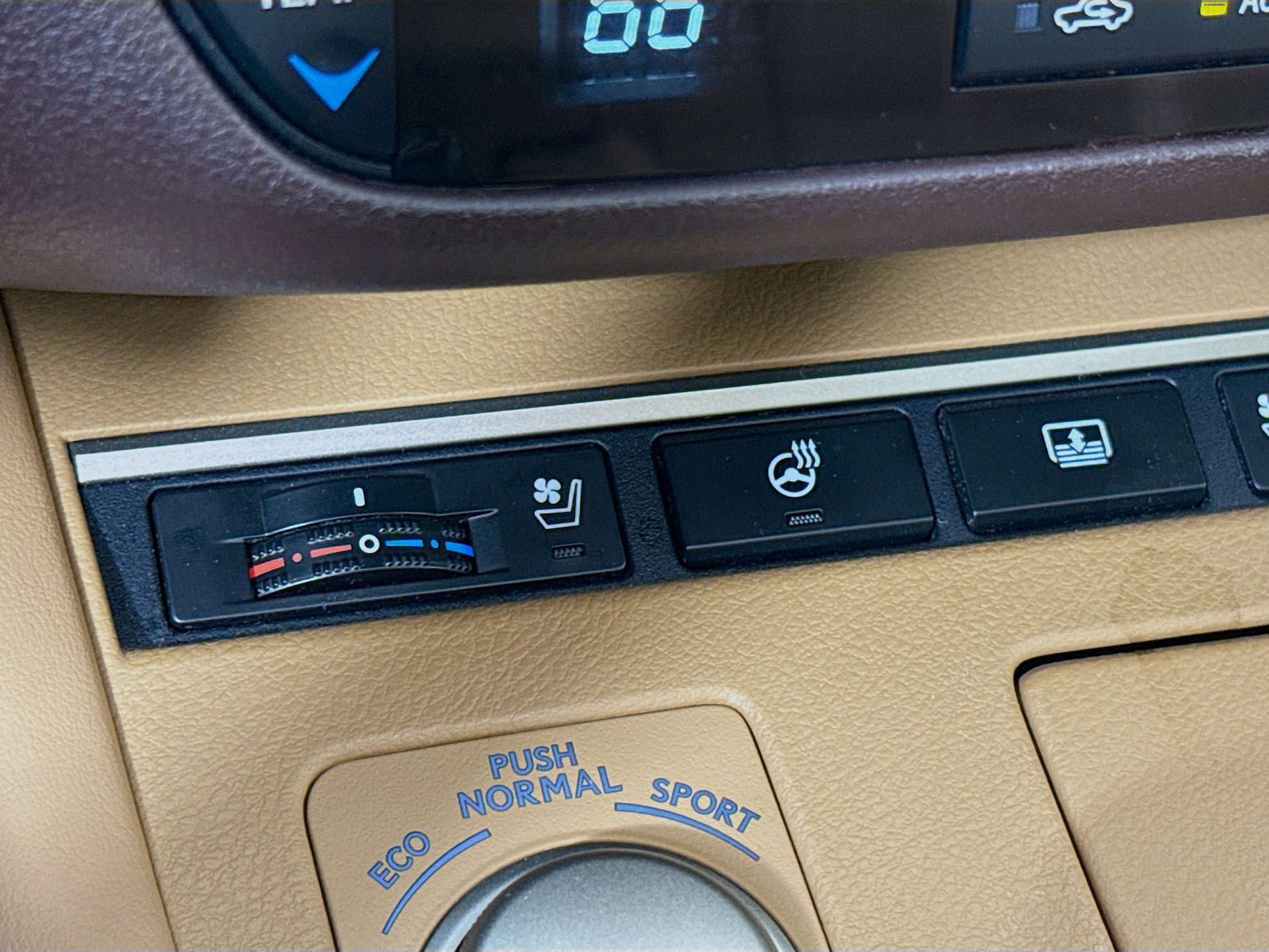Used 2016 Lexus ES 350 w/ Luxury Package w/Wood Trim FWD image 22