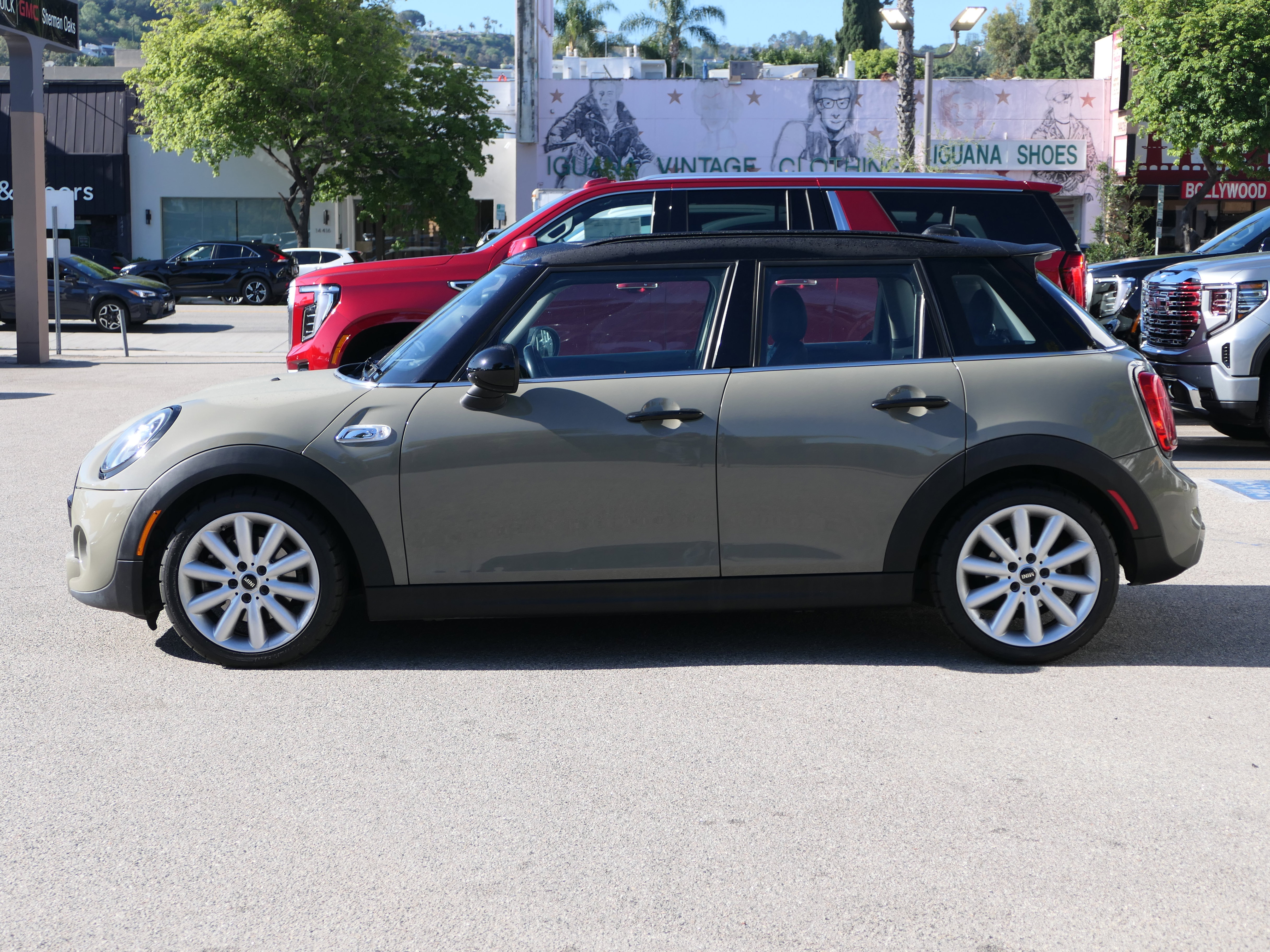 Used 2019 MINI Cooper S w/ Premium Package FWD image 2