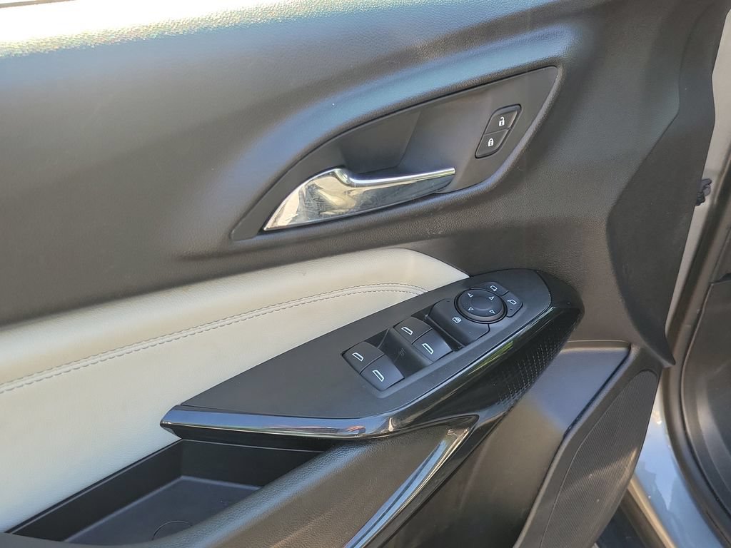 Used 2025 Chevrolet Trax LT FWD image 25