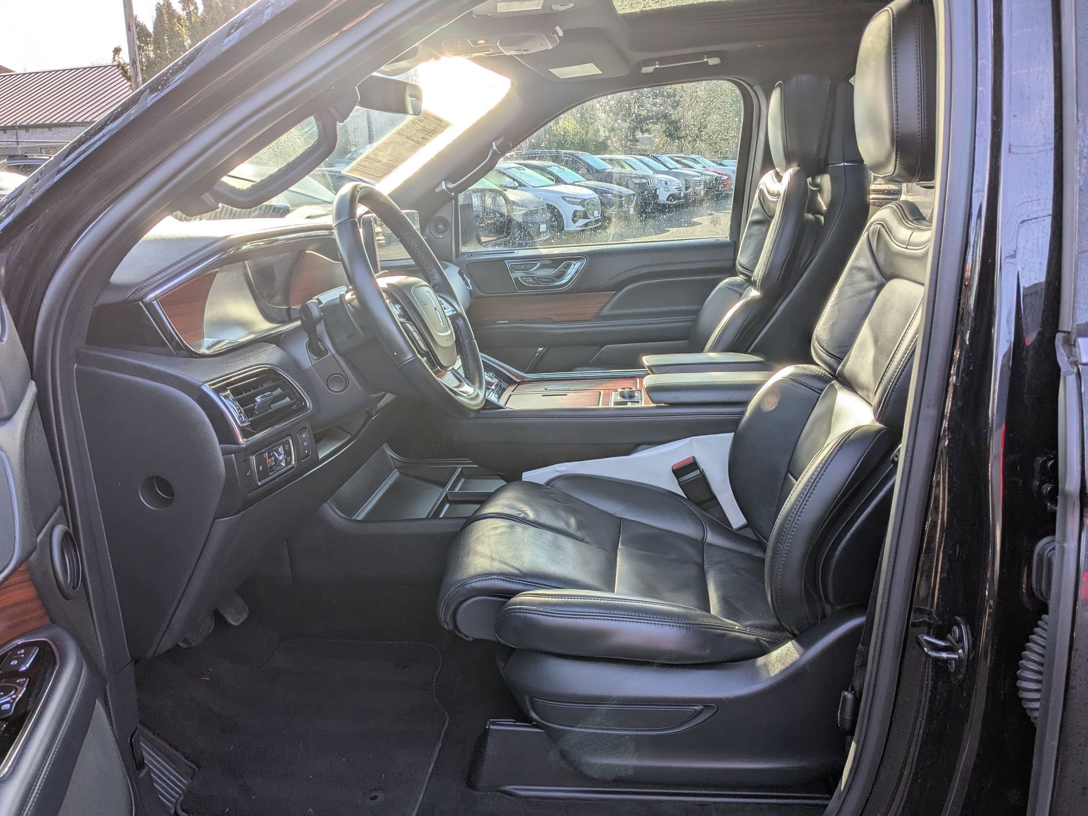 Used 2024 Lincoln Navigator Reserve image 12