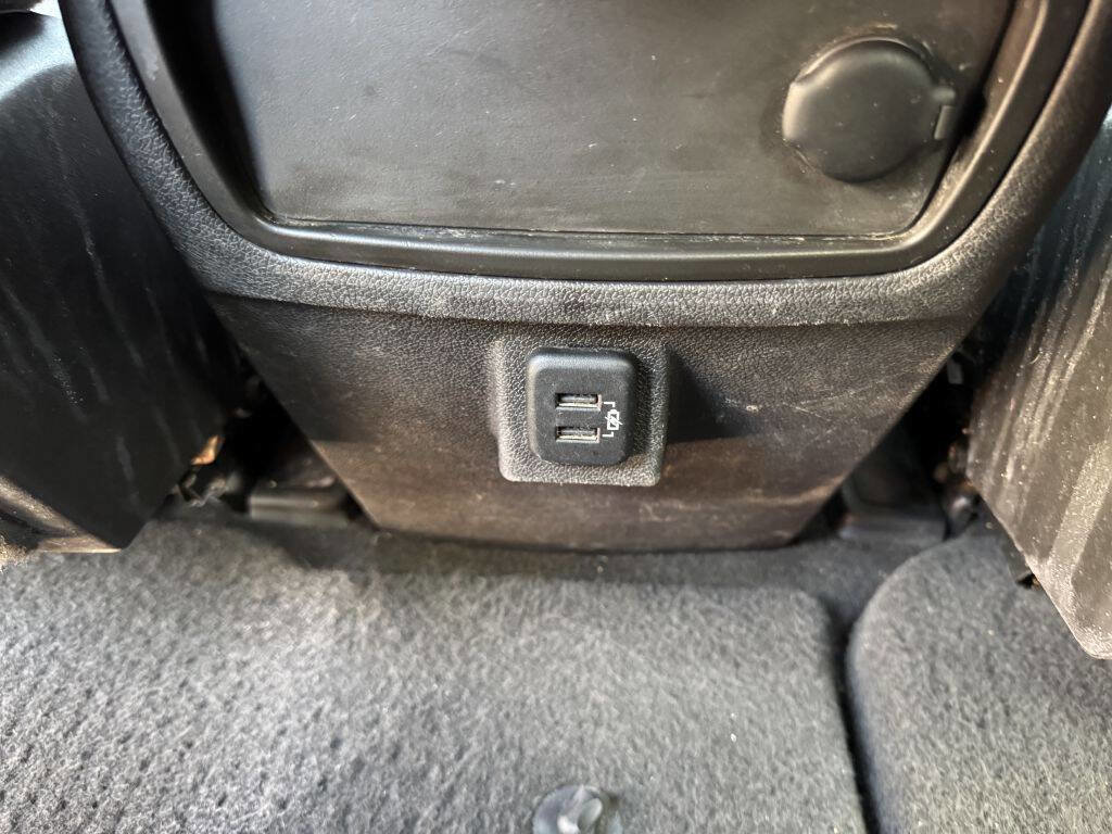 Used 2017 Chevrolet Traverse LT w/ Style and Technology Package image 9