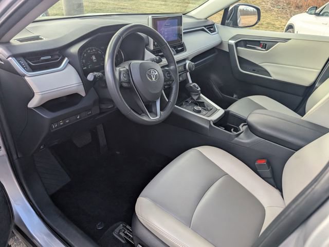 Used 2023 Toyota RAV4 XLE Premium image 12