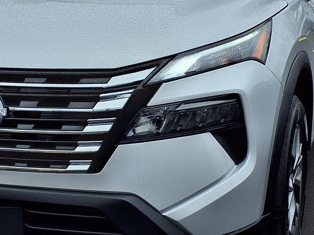 Used 2024 Nissan Rogue S image 23