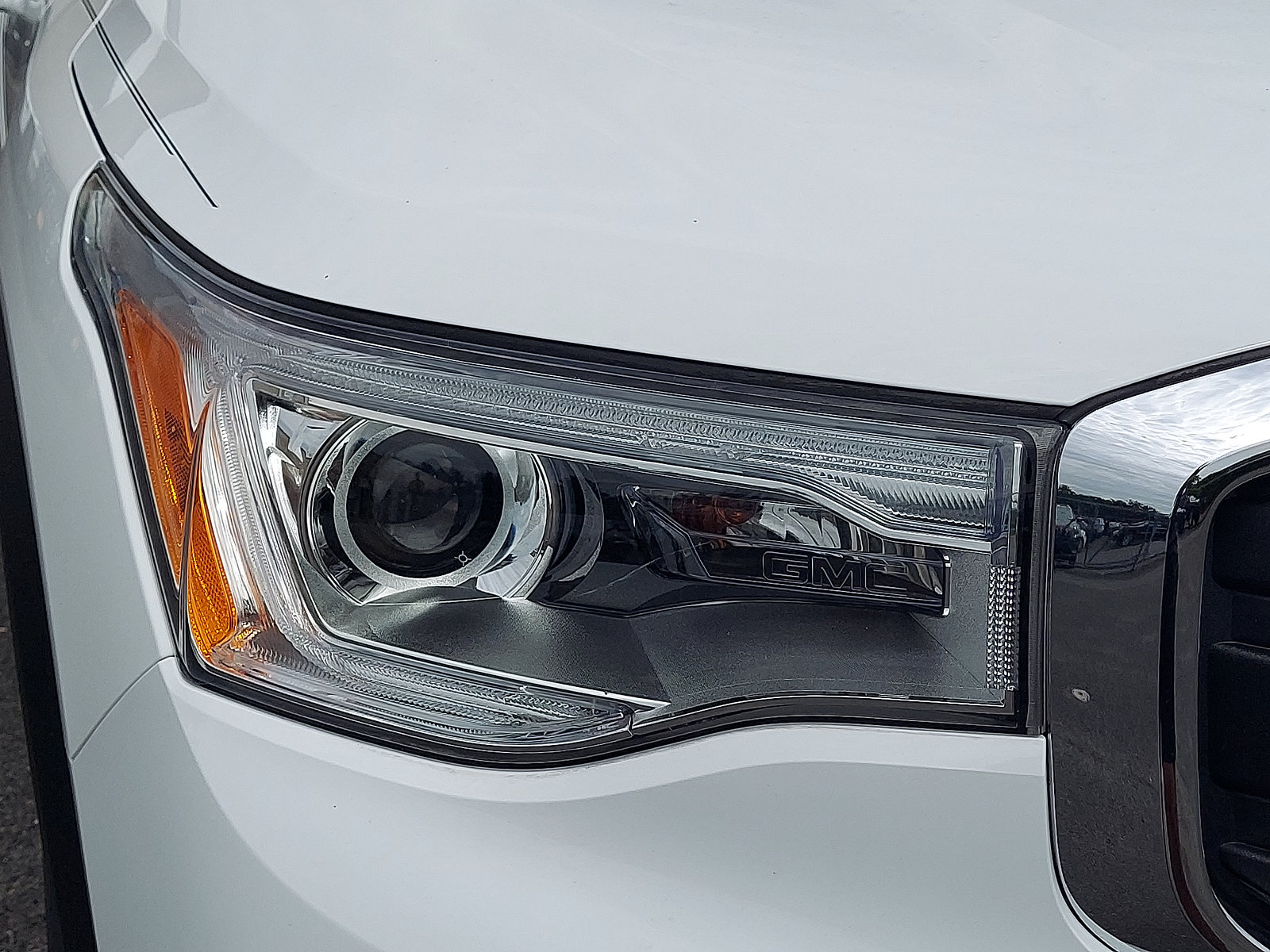 Used 2019 GMC Acadia SLT w/ LPO, Floor Liner Package FWD image 9