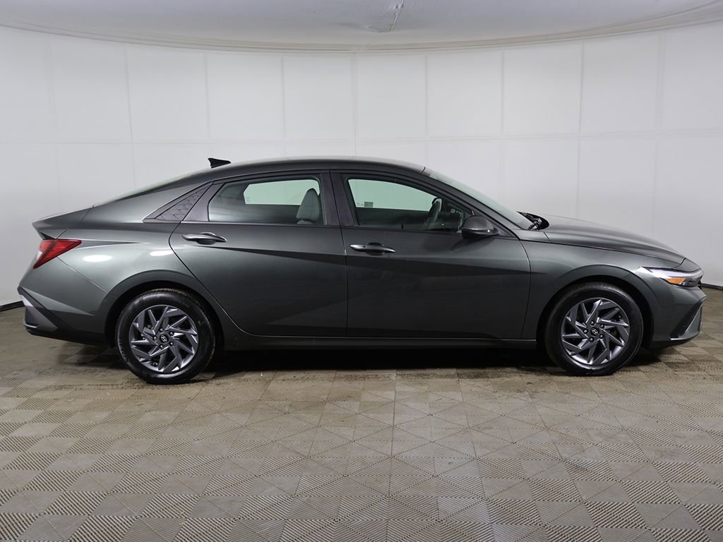 Used 2024 Hyundai Elantra SEL FWD image 13