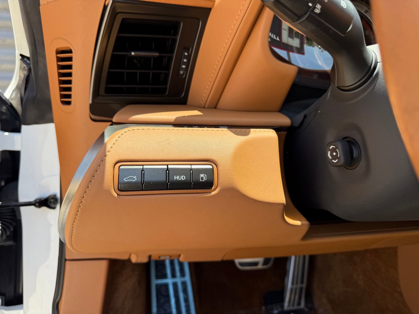 Used 2023 Lexus LC 500 Coupe w/ Dynamic Handling Package RWD image 23
