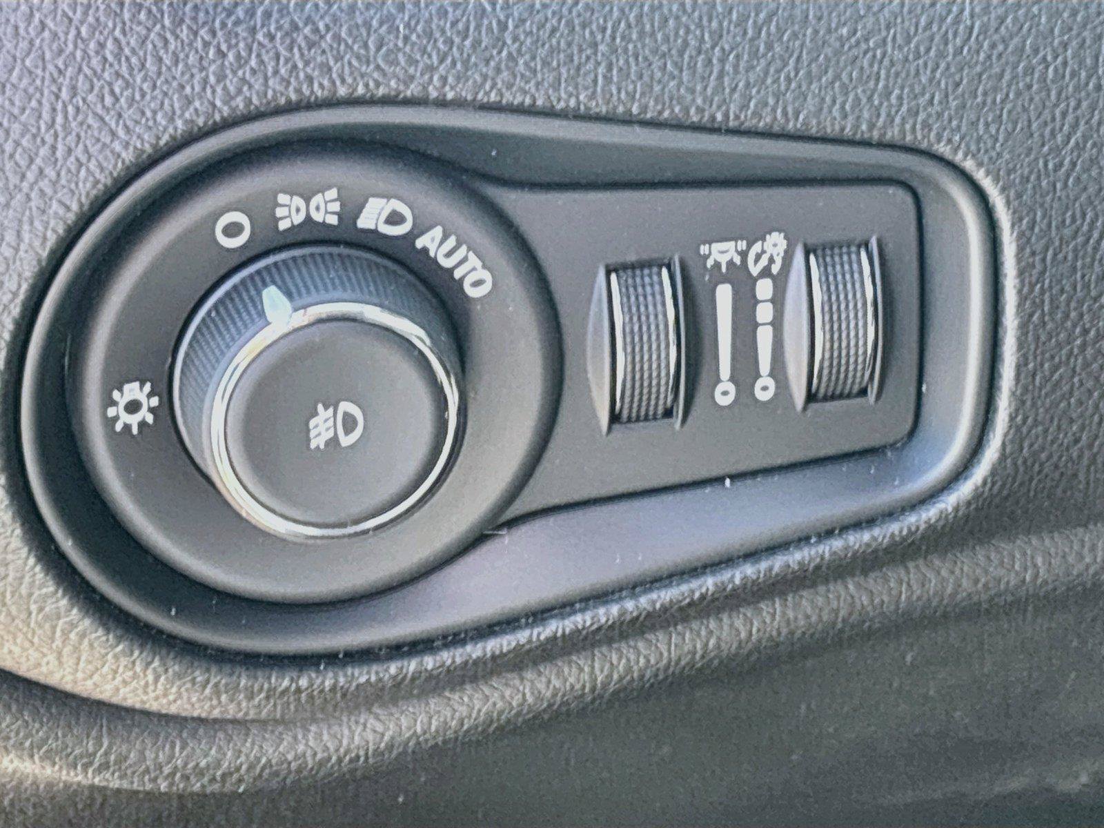 Certified 2023 Jeep Renegade Latitude AWD/4WD image 14