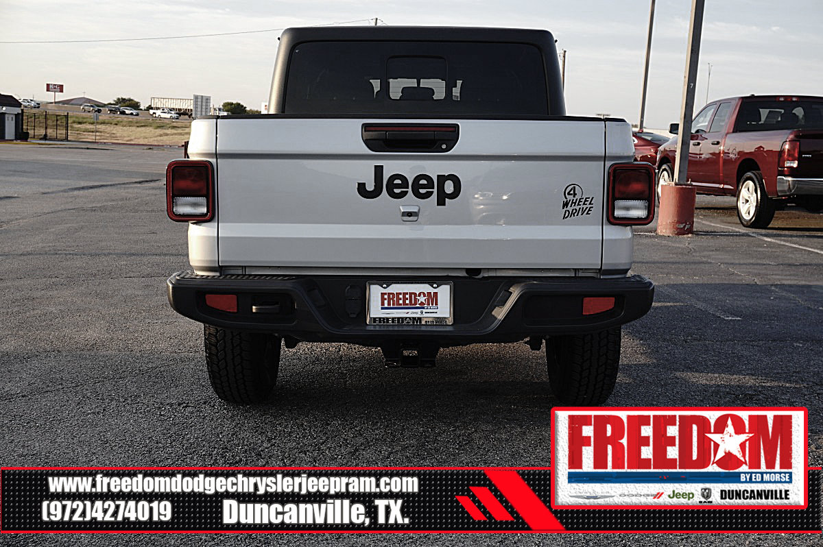 Used 2023 Jeep Gladiator Sport AWD/4WD image 4