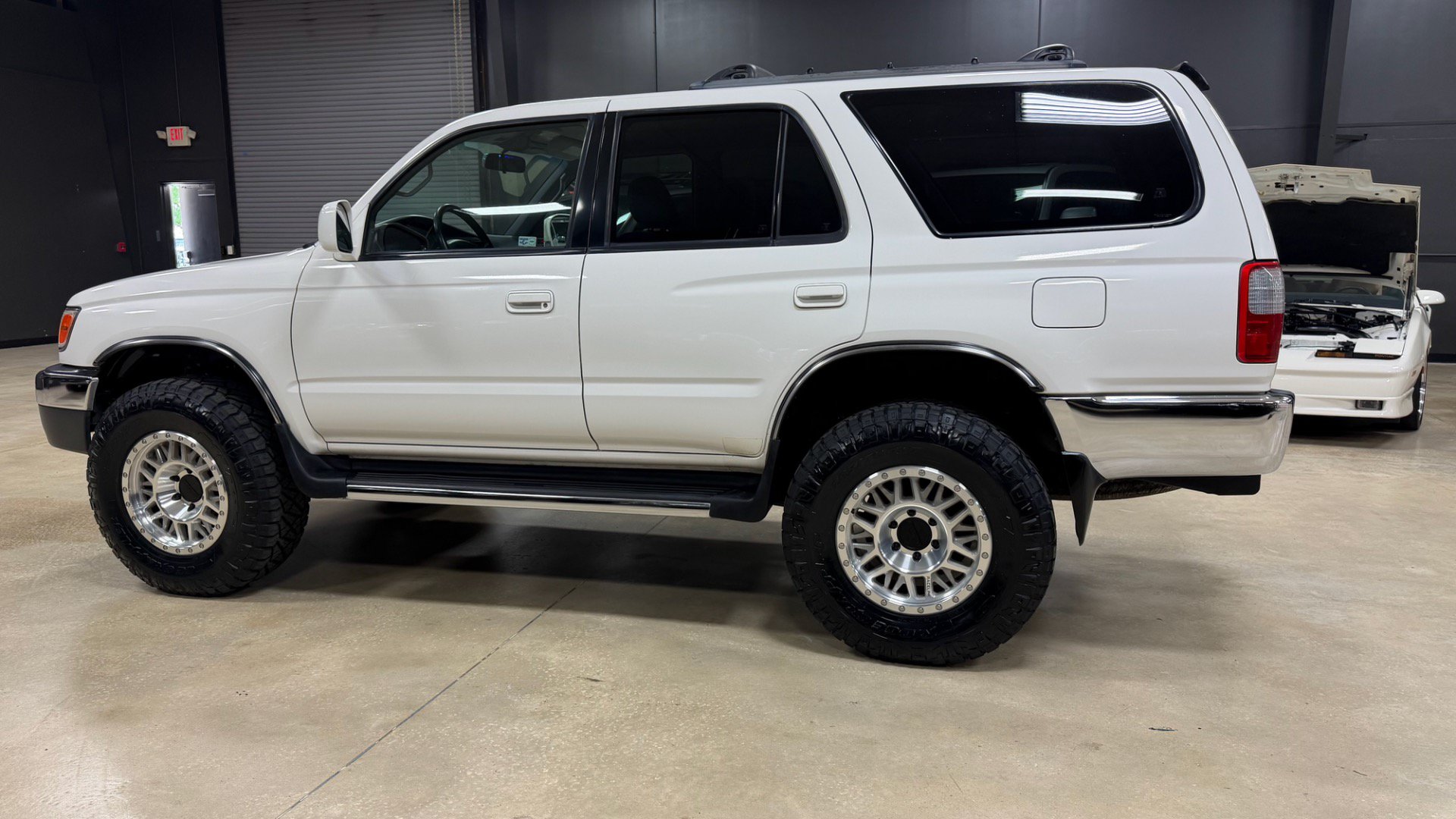 Used 2000 Toyota 4Runner SR5 w/ Upgrade Value Pkg 4 AWD/4WD image 8