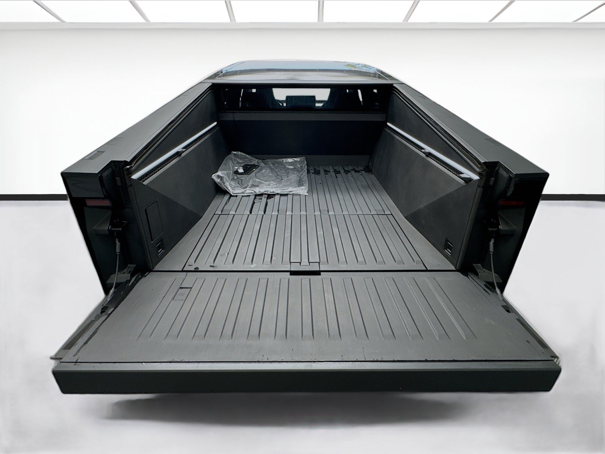 Used 2024 Tesla Cybertruck AWD Crew Cab image 18