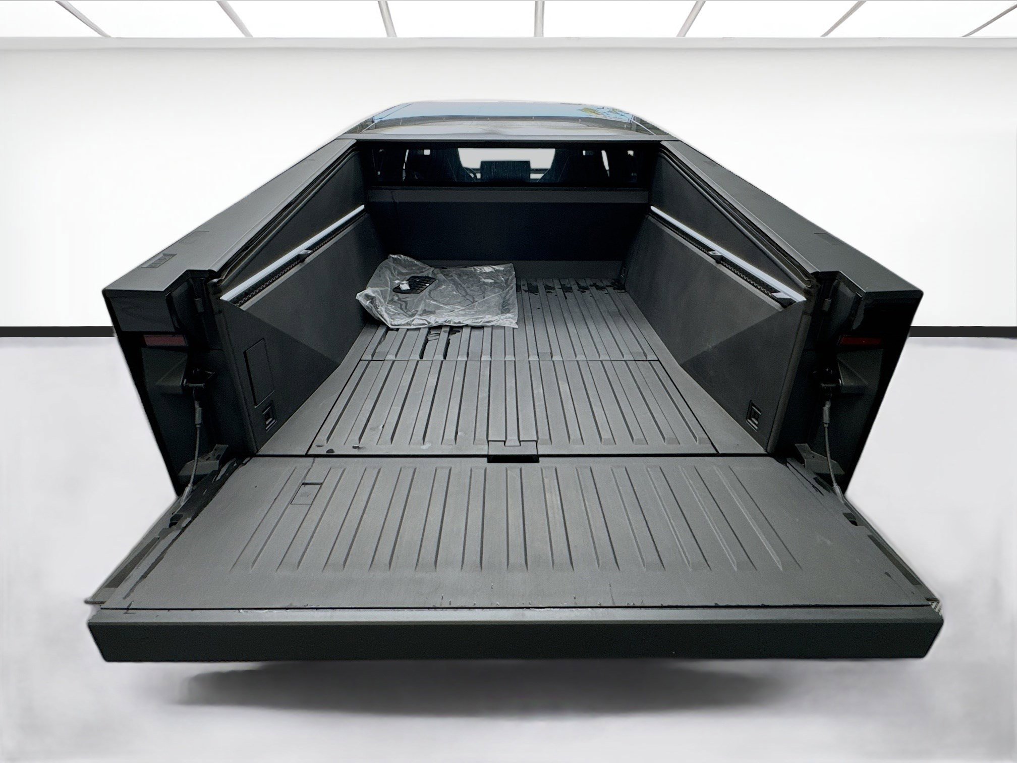 Used 2024 Tesla Cybertruck AWD Crew Cab image 18