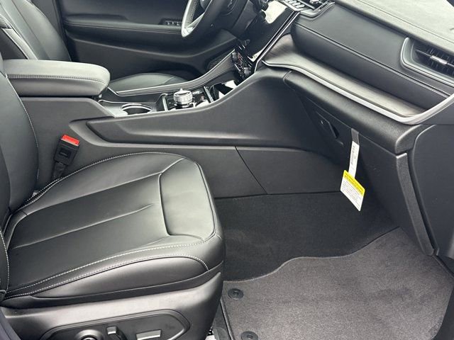 New 2025 Jeep Grand Cherokee Limited w/ Trailer Tow Package image 14