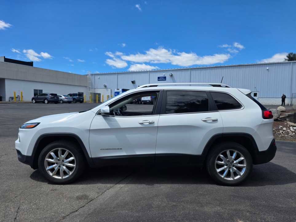 Used 2017 Jeep Cherokee Limited w/ Luxury Group AWD/4WD image 6