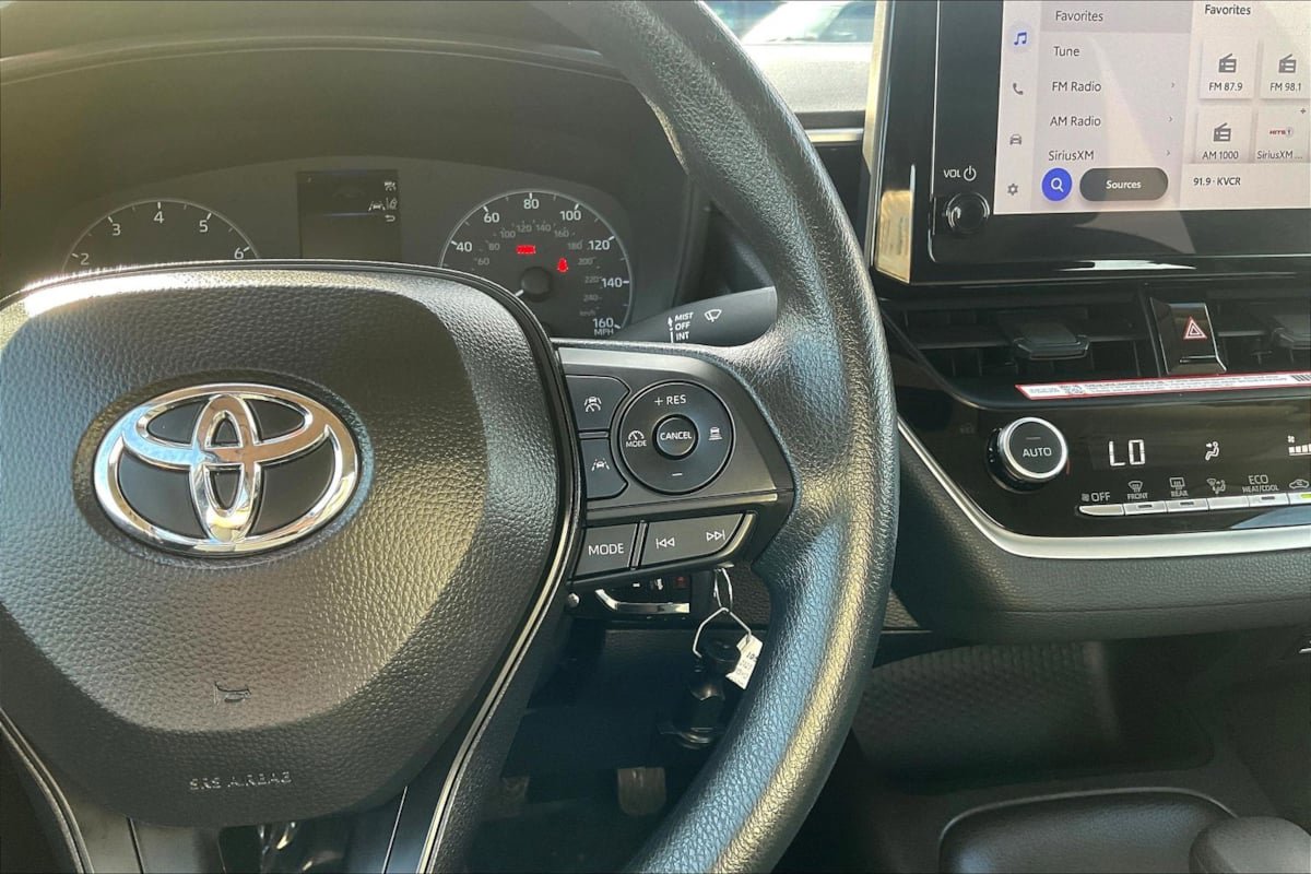 Used 2025 Toyota Corolla LE FWD image 16