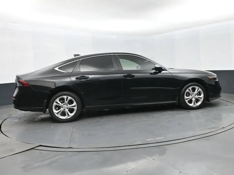 Used 2025 Honda Accord LX image 4