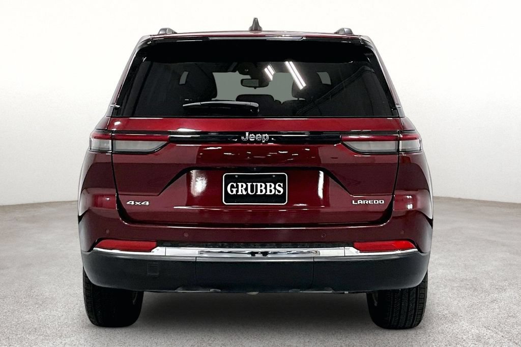 Used 2023 Jeep Grand Cherokee Laredo AWD/4WD image 4