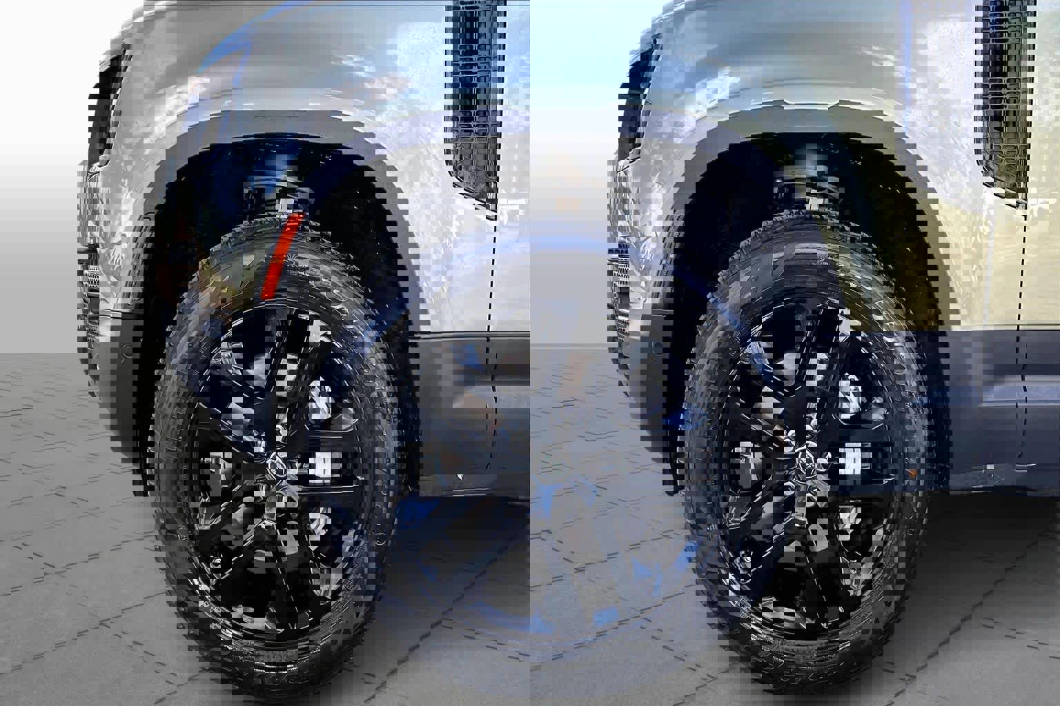 Used 2023 Land Rover Defender 130 SE image 11