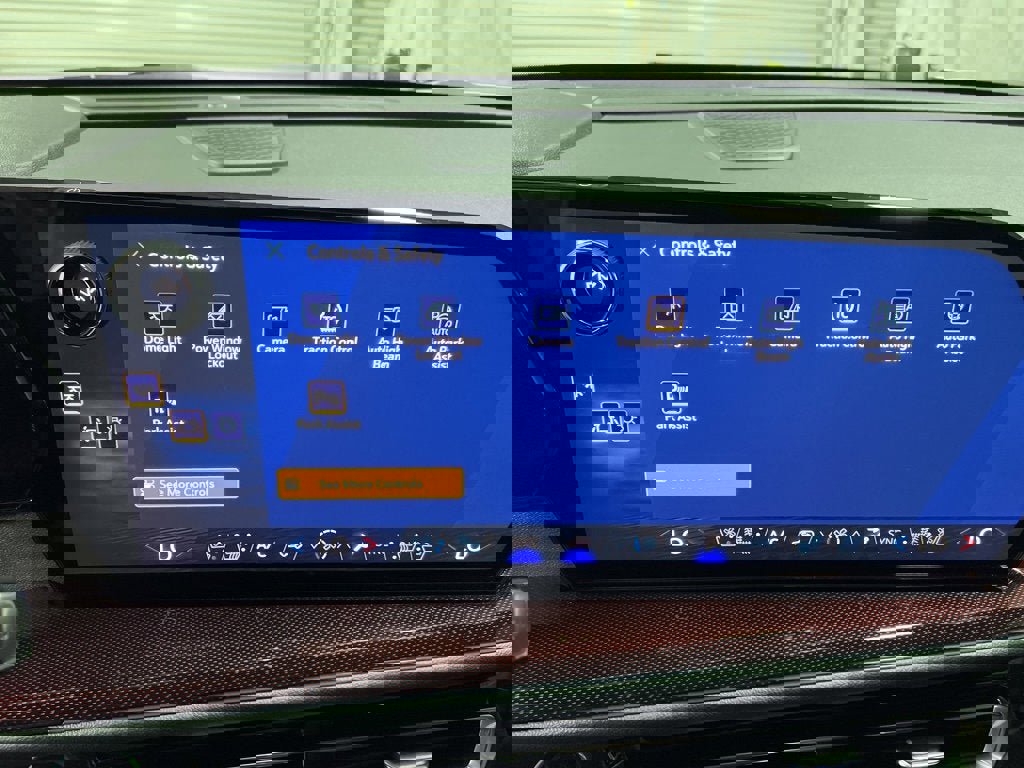 New 2026 Chevrolet Traverse RS w/ LPO, Floor Liner Package image 35